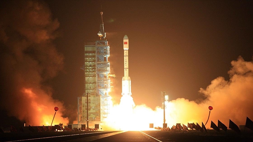Çin uzay istasyonuna yeni ekibini yolladı