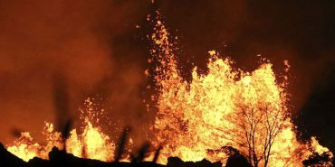 Dünyanın en büyük yanardağı “Mauna Loa” patladı